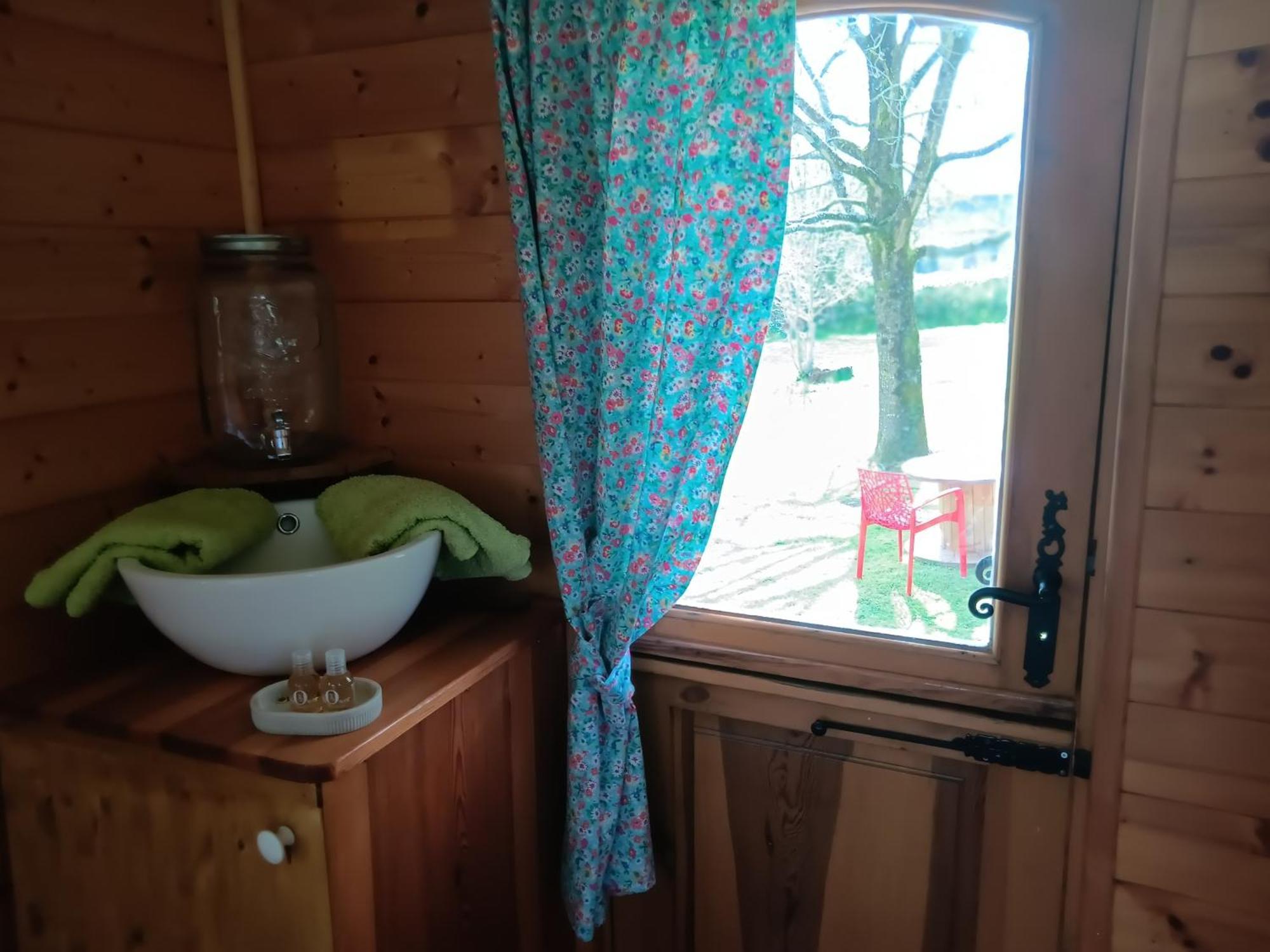 Le Val Daniniere B&B Adult Only Le Mesnil-Garnier Экстерьер фото